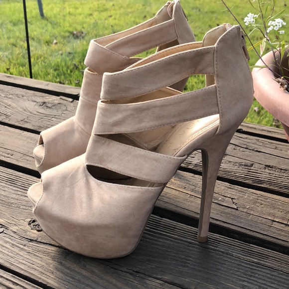 High heel shoes - Picture 3 of 5